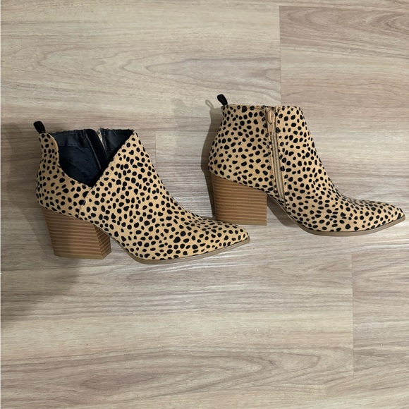 🐆🦁Qupid BOOTIES.                                              Animal Print. - Picture 5 of 7